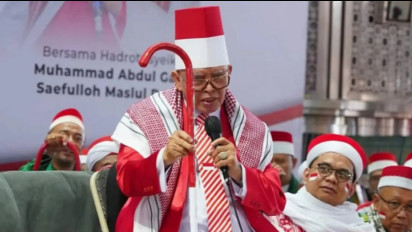 Abah Aos Jadi Sorotan Publik, Haramkan Mengenakan Kopiah Hitam