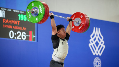 Medali Emas Perdana di Kelas Baru, Rahmat Erwin Abdullah Persembahkan Prestasi SEA Games untuk Buah Hati