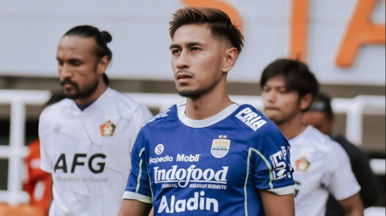 Nostalgia Persib Bandung: Daisuke Sato, Pemain Filipina yang Diserupakan oleh Bobotoh dengan Bek MU Lisandro Martinez
            - galeri foto