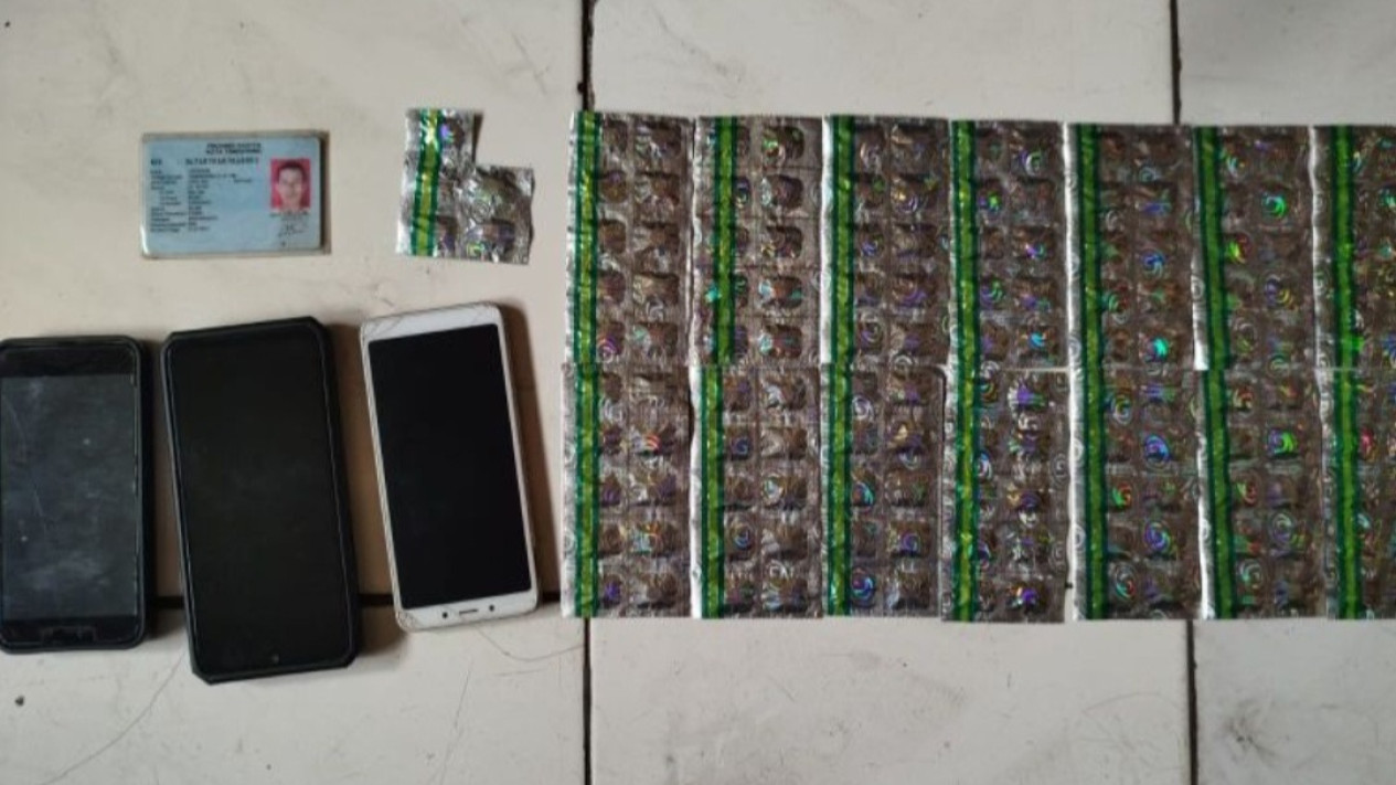 Polisi Tangerang-Banten Bongkar Penjualan Obat Keras di Samping RS
            - galeri foto