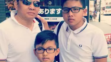 Foto masa kecil keluarga Resbob dan Bigmo