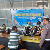 Jelang Libur Nataru, Sopir Bus dan Kru di Terminal Nganjuk Jalani Tes Urine dan Anjing Pelacak Diterjunkan