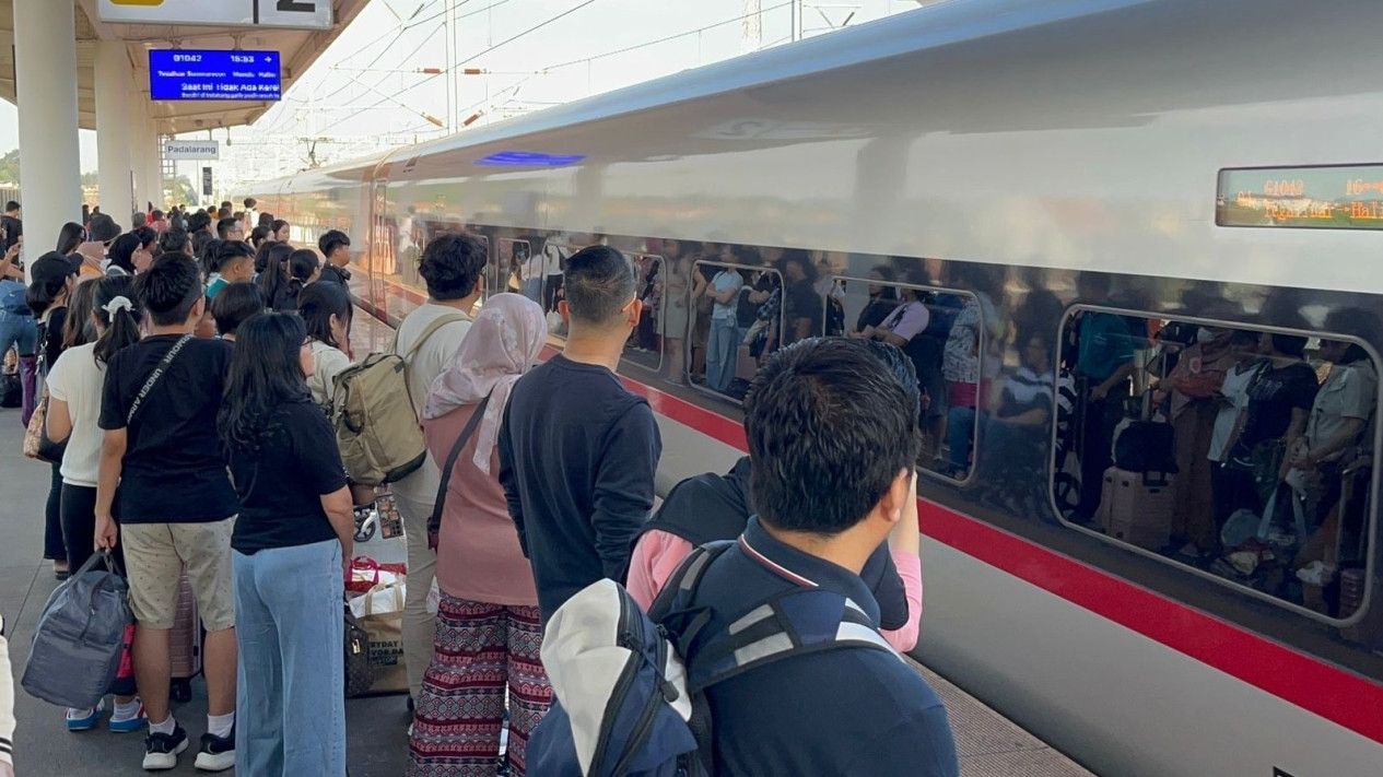 Jelang Perayaan Nataru, KCIC Ungkap 36.000 Tiket Whoosh Ludes Terjual
            - galeri foto