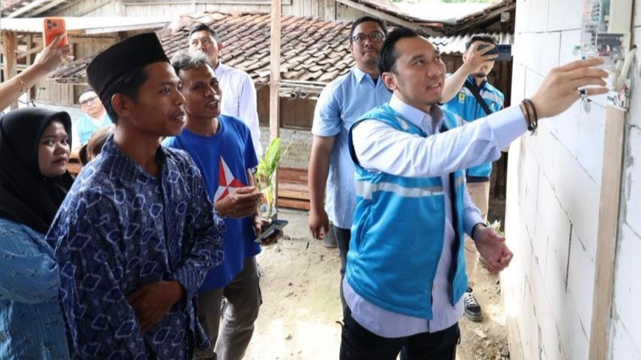 Wakil Ketua MPR RI Ibas Tinjau Program Bantuan Pasang Baru Listrik di Ngawi: Satu Listrik, Satu Harapan
            - galeri foto