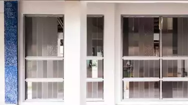 Ilustrasi Koper Bekas Disulap Jadi Panel Akustik Ruang Kelas, Solusi Cerdas Redam Polusi Suara Untuk Dunia Pendidikan