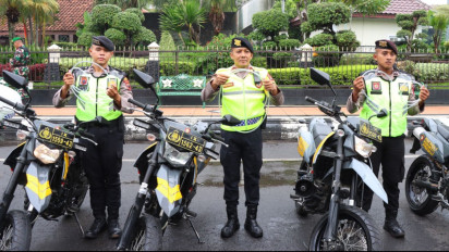 Polisi di Kudus dibekali Selang untuk Bantu Pemudik Nataru 2025