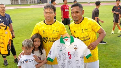 Peduli Korban Bencana Sumatra, Ramdani Lestaluhu Lelang Jersi Timnas Indonesia dan Laku Rp100 Juta