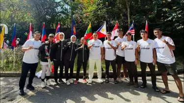 Ketua Umum Pengprov FHI Jawa Barat H. Syahrir bersama atlet Timnas Hockey di Sea Games Thailand 2025
