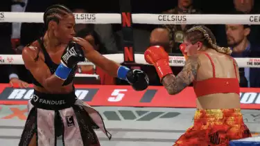 Alycia Baumgardner (kiri) kalahkan Leila Beaudoin