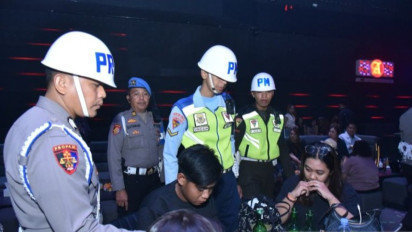 Bukannya Jaga Keamanan, Sejumlah Oknum Polisi Malah Kepergok di Tempat Hiburan Malam
