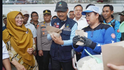 Gus Ipul Pastikan Dapur Umum Terus Ngebul, 7.000 Porsi Sehari untuk Korban Banjir Sibolga