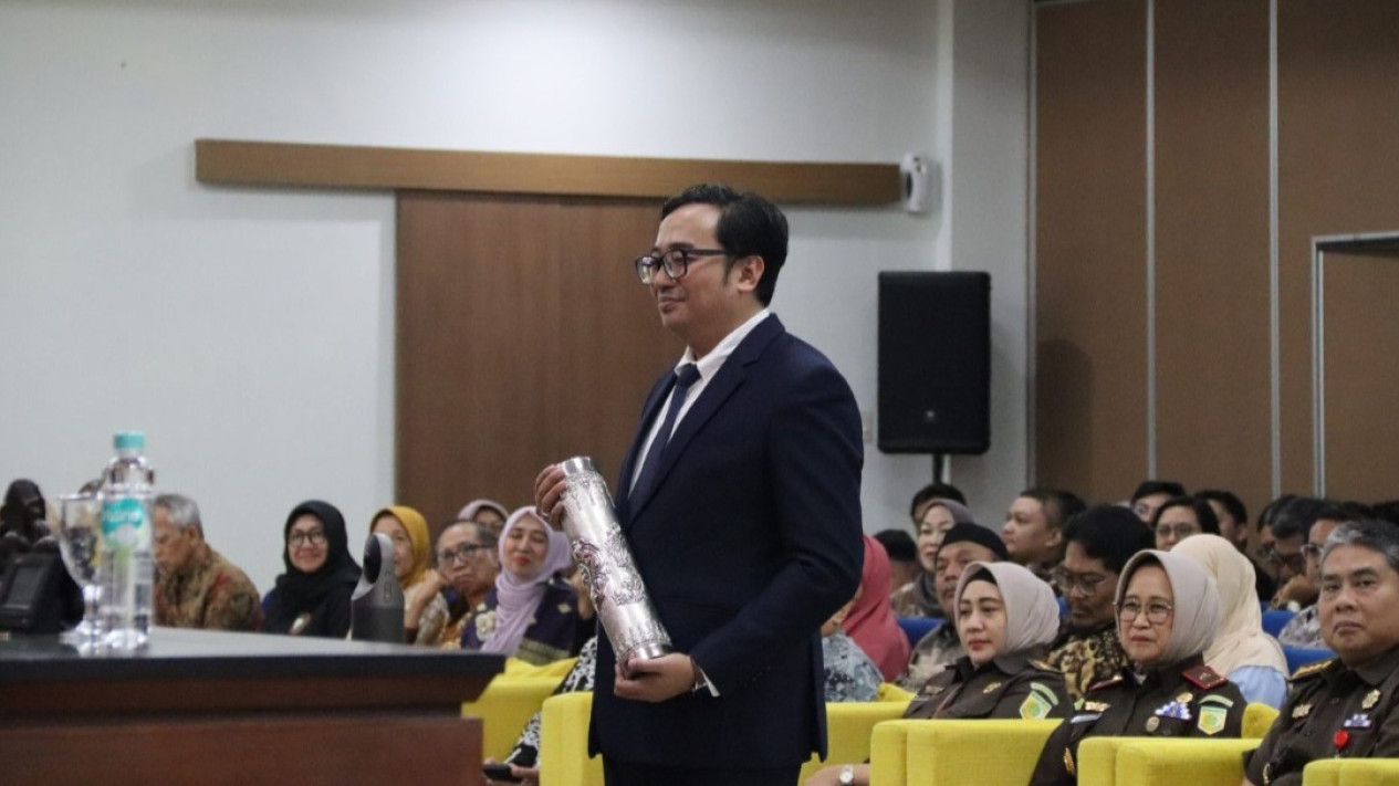 Soal Langkah Kejagung Copot Jaksa Terjaring OTT, Pakar UGM: Langkah Tegas Jaga Integritas Lembaga
            - galeri foto