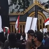 Kasus Investasi Bodong Rp362 Miliar Mandek, Massa GEMPUR Geruduk Mapolda Metro Jaya