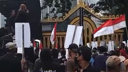 Kasus Investasi Bodong Rp362 Miliar Mandek, Massa GEMPUR Geruduk Mapolda Metro Jaya