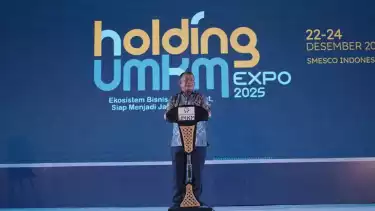 Wakil Menteri UMKM Helvi Moraza aat membuka Holding UMKM Expo 2025 di SMESCO Indonesia, Jakarta, Senin (22/12/2025).