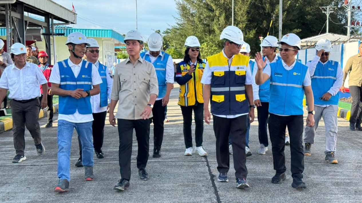 Wapres Tinjau PLTMG Nias,Pastikan Pasokan Listrik PLN Andal Jelang Natal 2025 dan Tahun Baru 2026
            - galeri foto