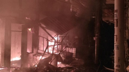 Kebakaran Hanguskan Kawasan Padat Penduduk di Wijaya Kusuma Jakarta Barat