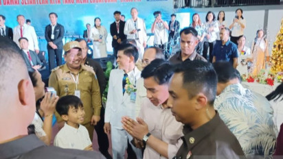 Momen Hangat Wapres Gibran Sapa Ribuan Jemaat GPdI Bitung dan Beri Hadiah Natal