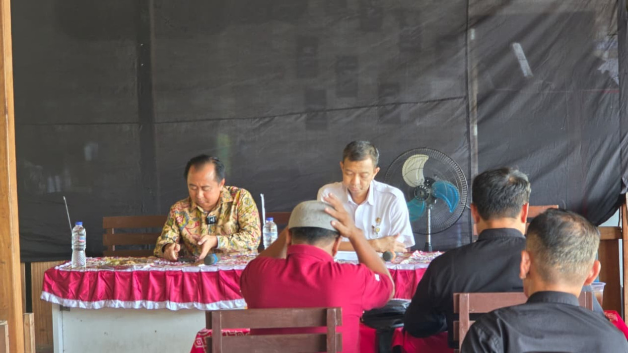 Petani di Brebes Mengeluh Bawang Bombai Mini Tanpa Izin Buat Anjlok Harga Bawang Merah
            - galeri foto