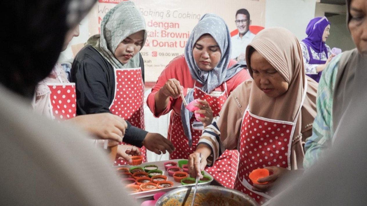 Ibu-ibu di Tegal Dilatih Bangun Usaha Kecil Hingga Peluang Buka Lapangan Kerja
            - galeri foto