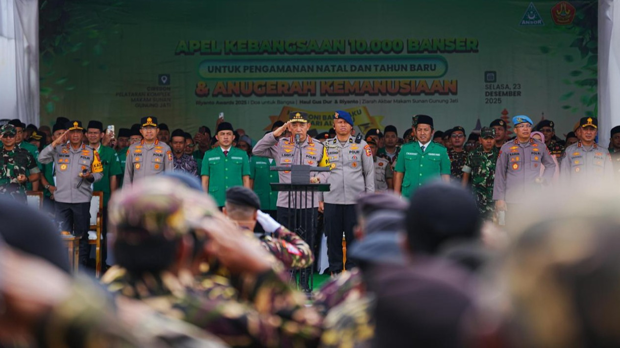 Kapolri Pimpin Apel Kebangsaan Banser, 11 Ribu Personel Banser Siap Amankan Natal dan Tahun Baru
            - galeri foto