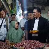 Bersama Satgas Pangan Jatim, Mentan Sidak Pasar Wonokromo Jelang Nataru