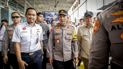 Kapolri-Menhub Tinjau Stasiun Pasar Senen Jelang Perayaan Nataru, Imbau Petugas Jangan Sampai Ada Permasalahan Kriminalitas