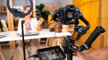 Dari Influencer ke PR Strategis: Inovasi Komunikasi Digital yang Menjawab Perubahan Audiens Digital