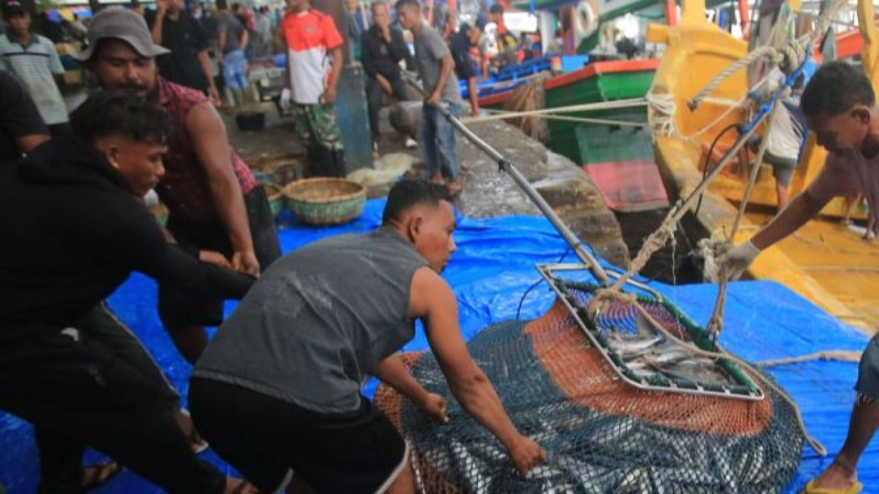 Kisah Penyelamatan Dramatis Tiga Nelayan Indonesia oleh Awak Kapal Tanker Malaysia
            - galeri foto