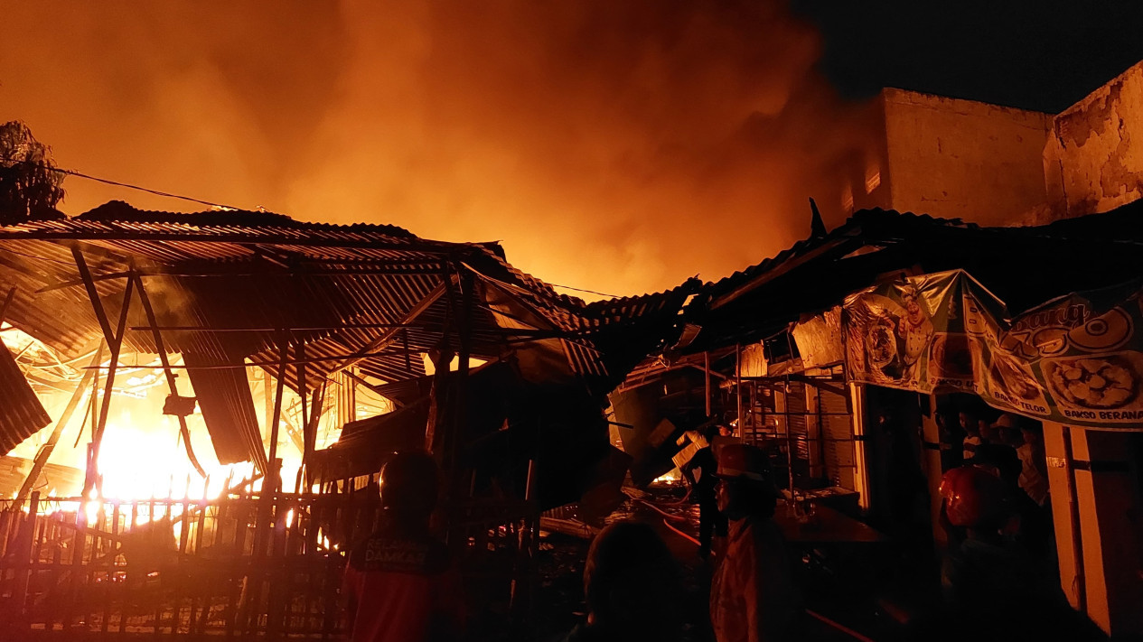 Kebakaran Hebat Hanguskan Ratusan Kios di Pasar Pagi Pemalang
            - galeri foto