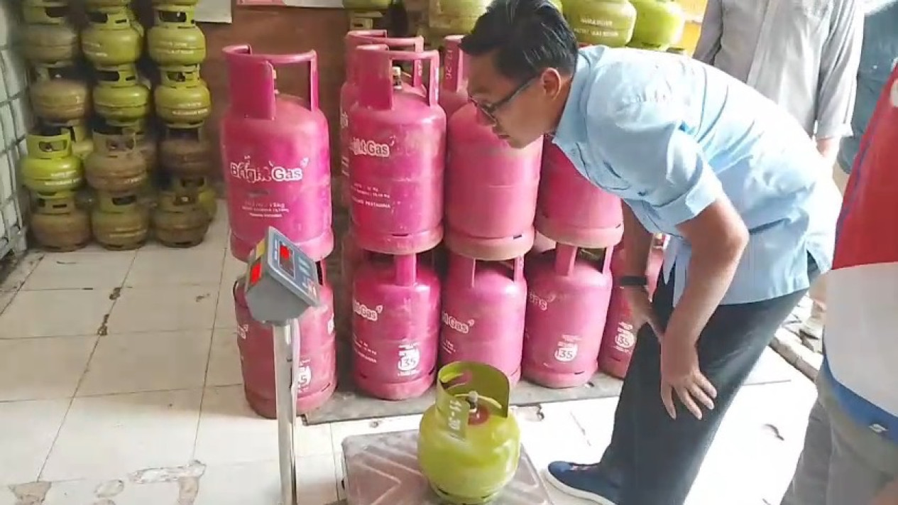 Stok Aman, Pertamina Tetap Tambah Pasokan LPG di Surabaya Saat Nataru
            - galeri foto