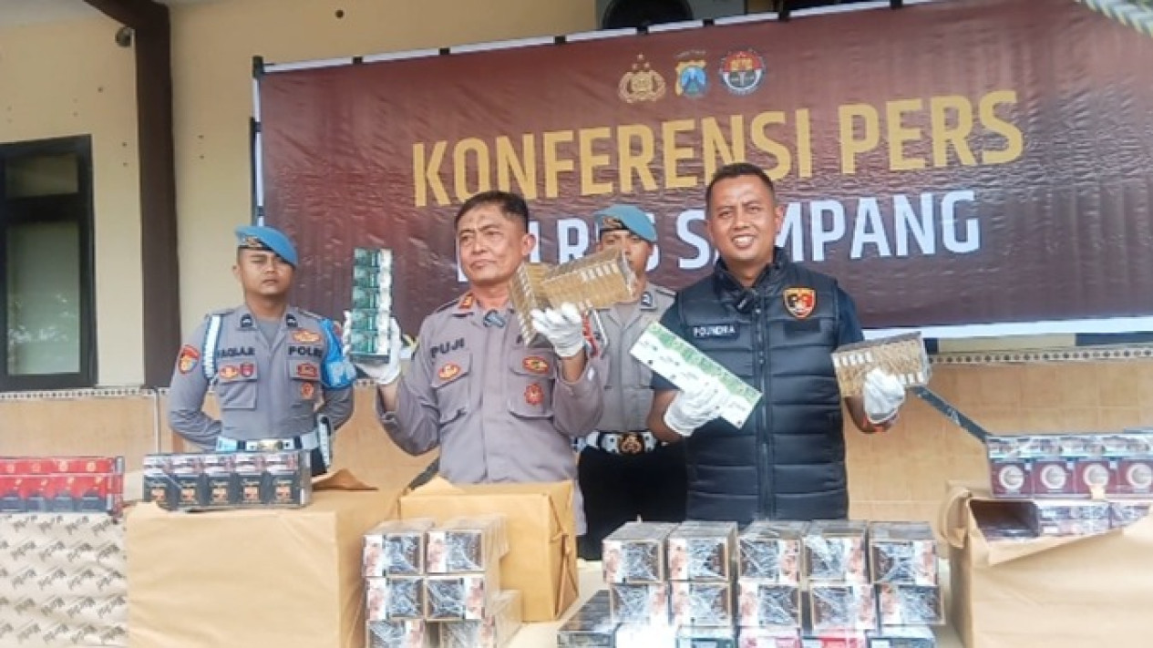 Operasi Cipta Kondisi, Polisi Sampang Amankan Bus Pembawa Rokok Tanpa Cukai
            - galeri foto