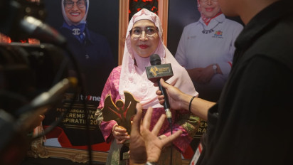 Diana Dewi Terima Penghargaan Tokoh Perempuan Penggerak Ekonomi dan UMKM dari TV One