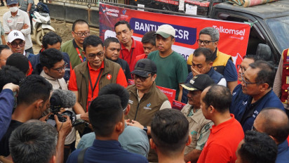 Telkomsel Salurkan 100 Genset, 500 Alat Komunikasi, dan 33 Sumur Bor untuk Pulihkan Sumatra Bersama Kemkomdigi