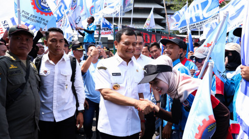 Gubernur Tetapkan UMP dan UMK di Jawa Tengah 2026, Kota Semarang ...