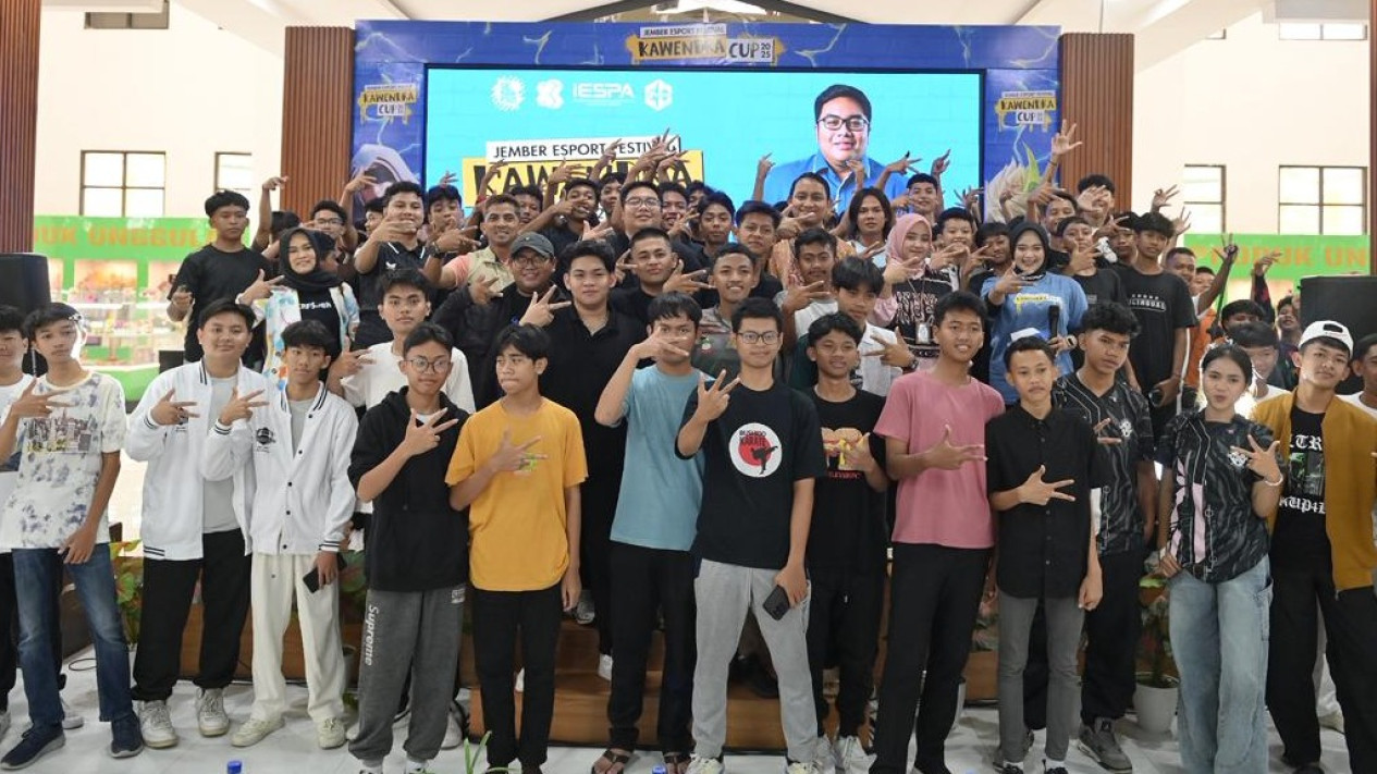 Kawula Muda Saling Unjuk Gigi pada Ajanag Jember Esport Festival Kawendra 2025
            - galeri foto