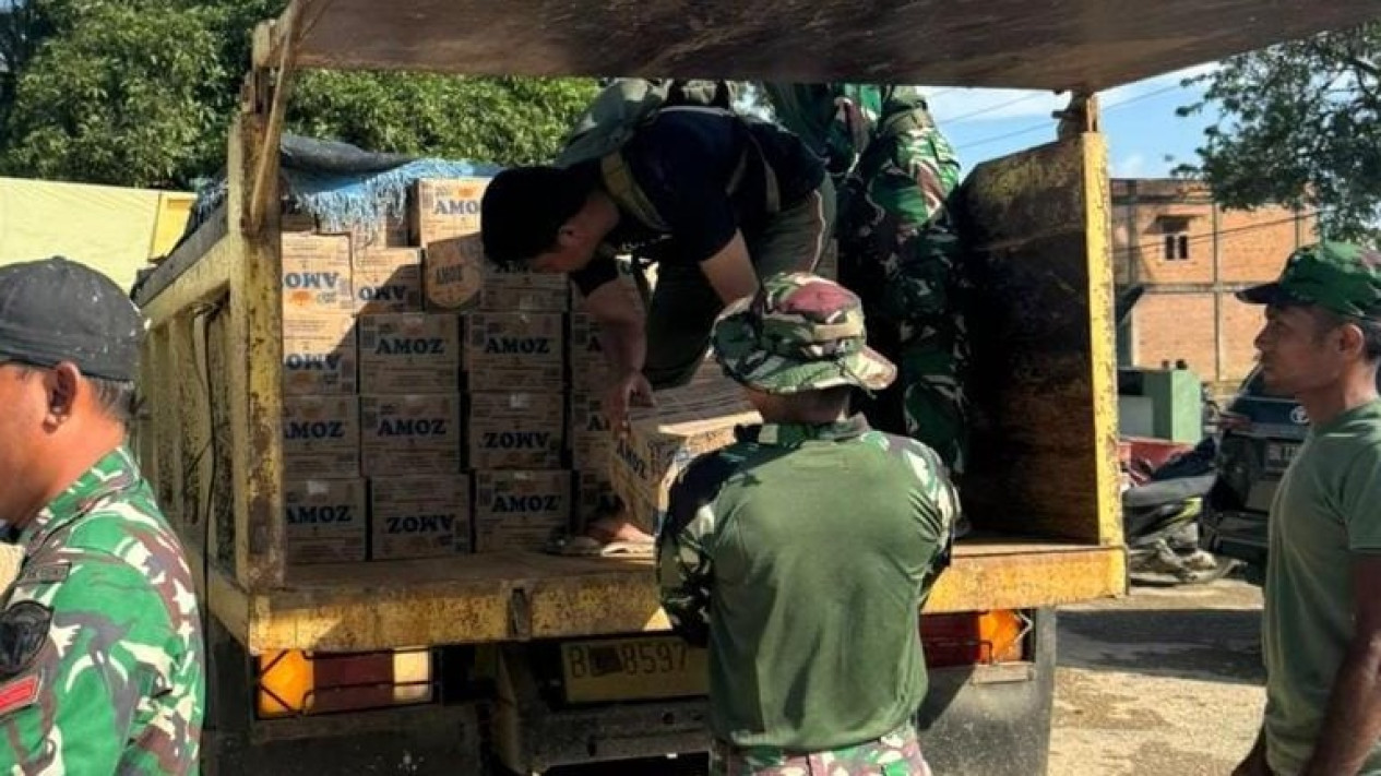 Peduli Korban Bencana Alam, Paguyuban Perkasa TNI-Polri 2006 Bagikan Bantuan ke Aceh
            - galeri foto