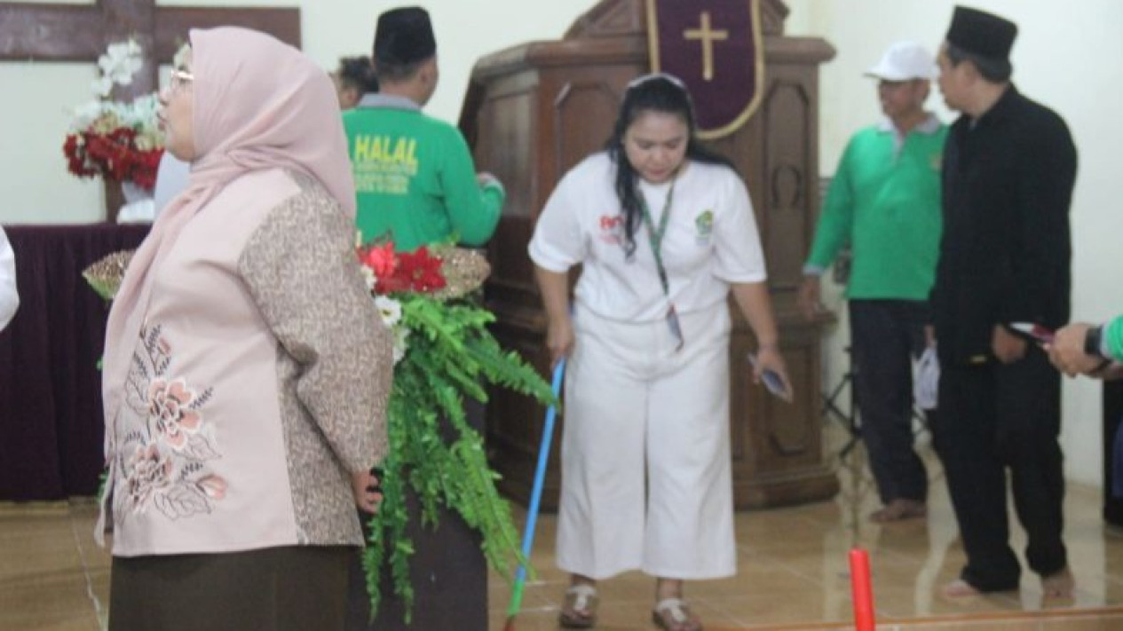 Sambut Nataru, Kemenag Gelar Aksi Bersih Rumah Ibadah Lintas Iman Serentak
            - galeri foto