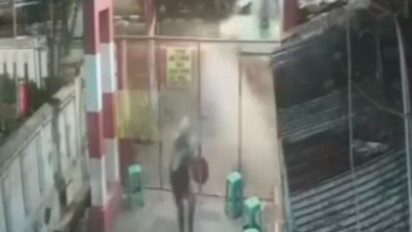 Kronologi Dua Petugas Keamanan Disiram Air Keras Oleh Sekelompok OTK Bermotor di Pulogadung