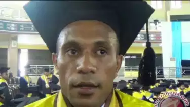 Ronny Beroperay ternyata lulusan gelar magister