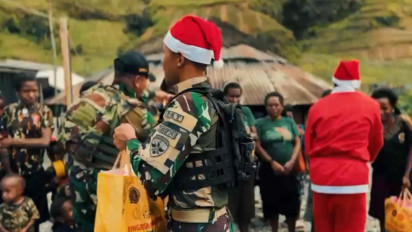 Santa Claus Beraksi di Papua, Mobil Natal Satgas 743 Bawa Berkat Natal Untuk Masyarakat  Sambut Natal 2025