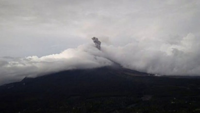 Gunung Semeru Erupsi 3 Kali Pagi Ini, Tinggi Awan Panas Capai 900 Meter