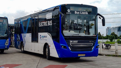 Sedan Tabrak Separator lalu Terseret Bus Transjakarta di Bundaran HI, Polisi Selidiki Penyebab Kecelakaan