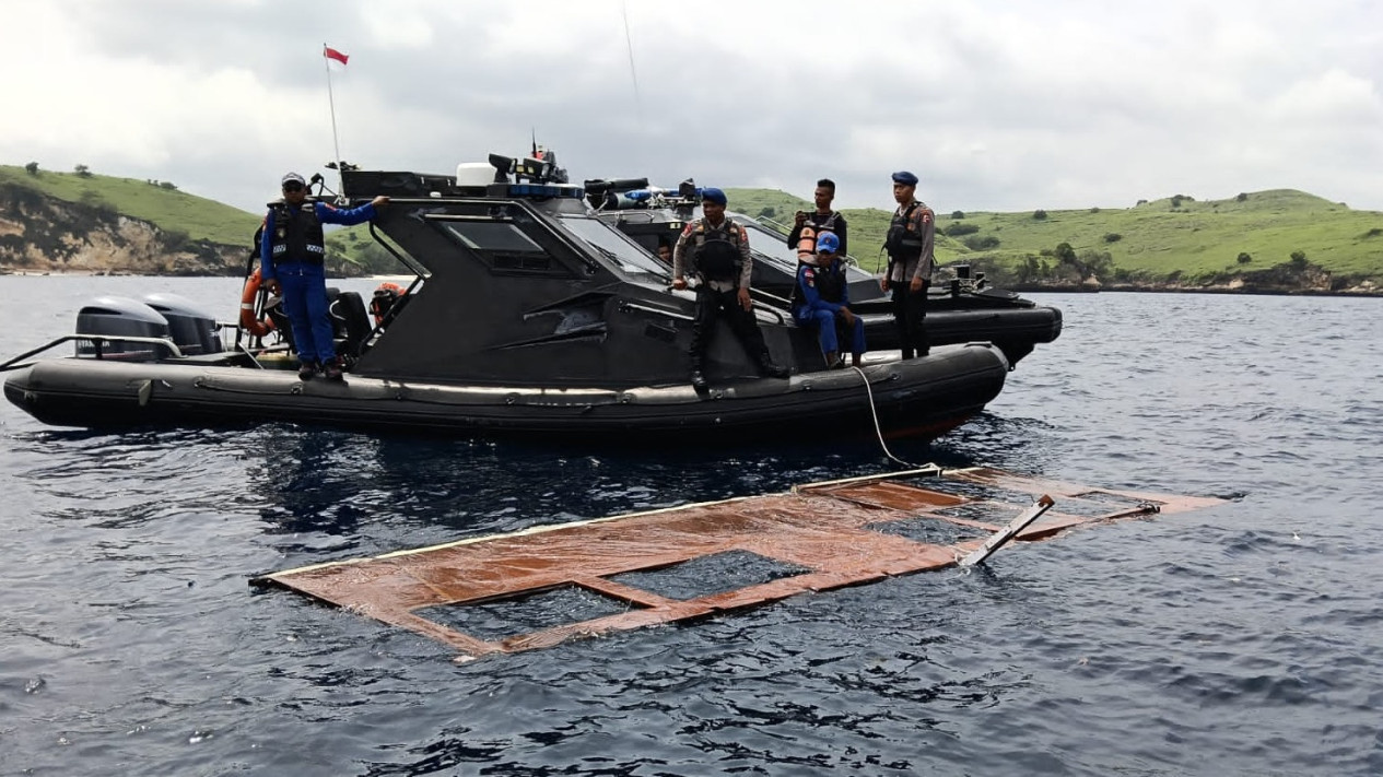 Kapal Wisata Phinisi Tenggelam di Labuan Bajo, Kemenpar Turun Tangan dalam Pencarian Pelatih Valencia CF
            - galeri foto
