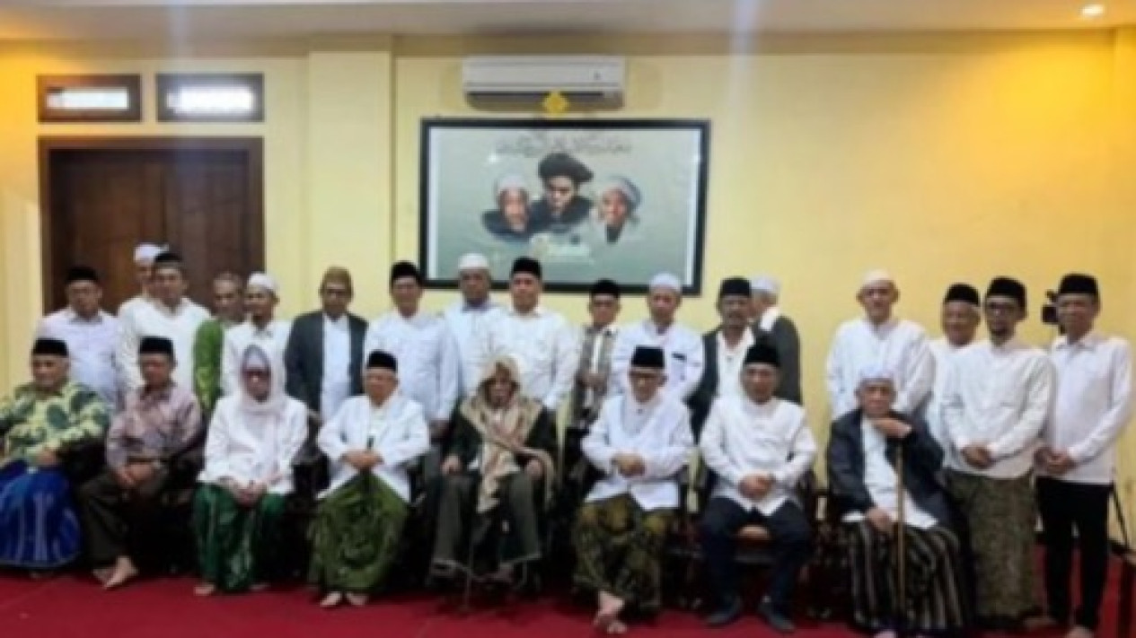 Rais Aam dan Ketum PBNU Bertemu,  Gus Yahya: Perselisihan di Tubuh PBNU Selasai
            - galeri foto