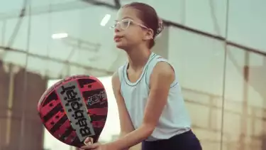 Ilustrasi anak-anak berolahraga padel