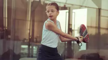 Ilustrasi anak-anak berolahraga padel