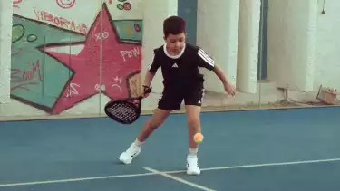 Ilustrasi anak-anak berolahraga padel