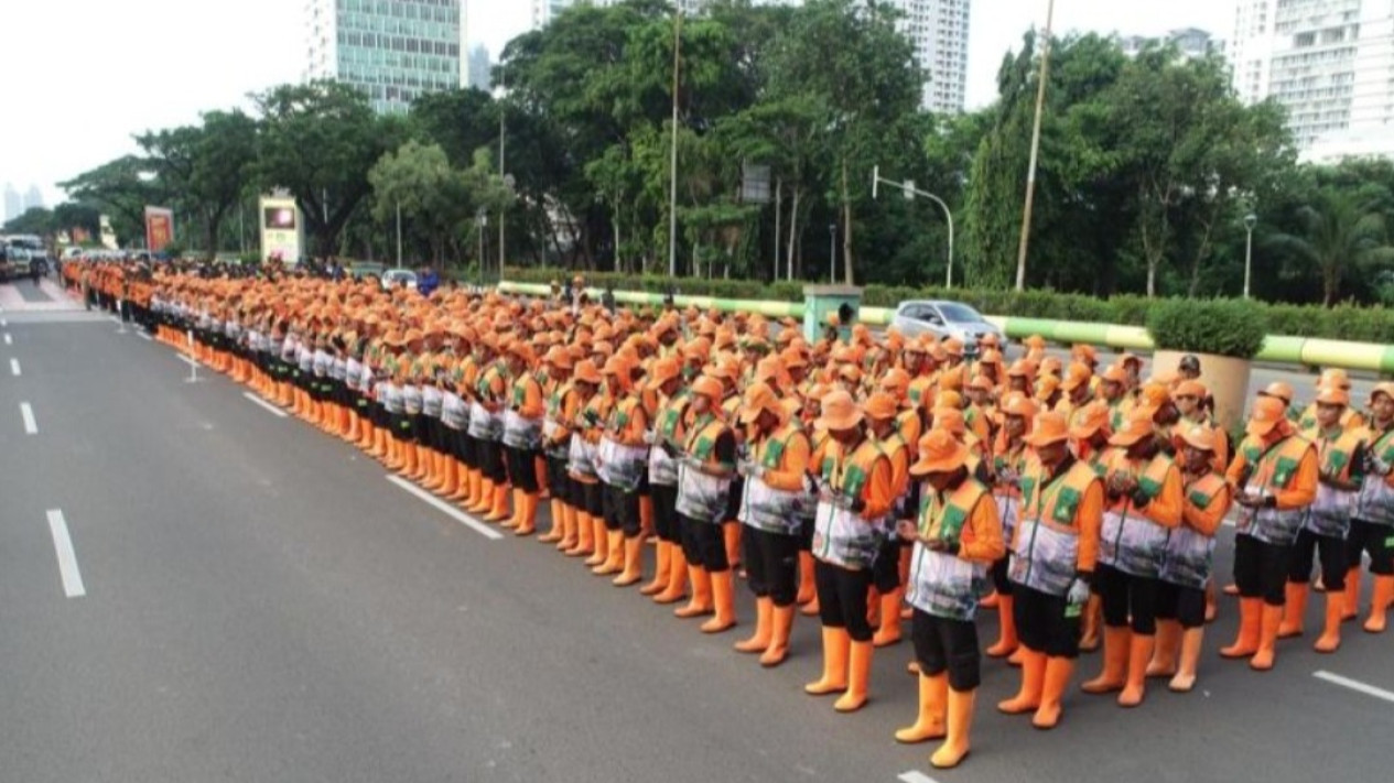 3.395 Personel Kebersihan Disiagakan Saat Malam Pergantian Tahun
            - galeri foto