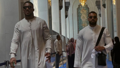 5 Potret Religius Latif Ayodele, Pelatih Anthony Joshua yang Tewas dalam Kecelakaan di Nigeria, Pernah Bilang Bangga Jadi Muslim